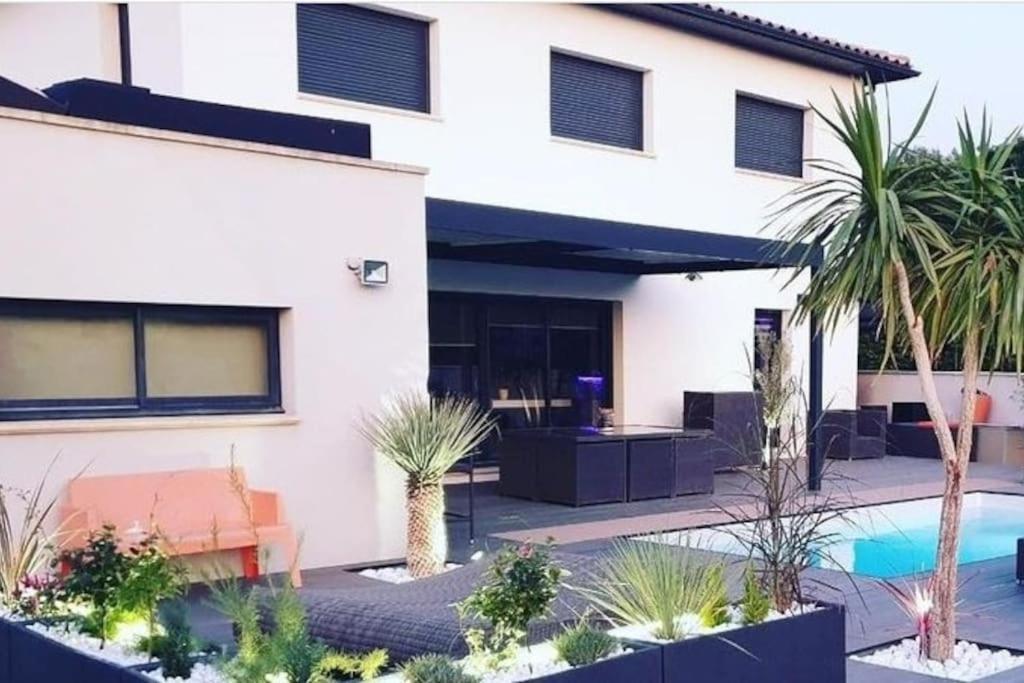 Maison De Vacances Contemporaine Avec Piscine Villa เวอแด็น ภายนอก รูปภาพ