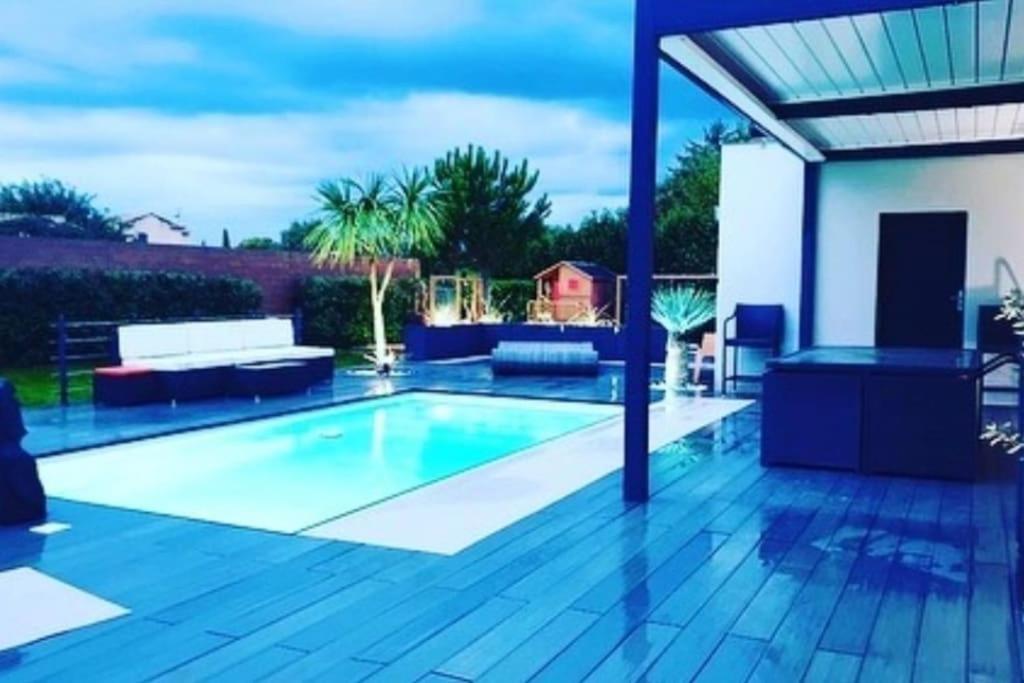 Maison De Vacances Contemporaine Avec Piscine Villa เวอแด็น ภายนอก รูปภาพ