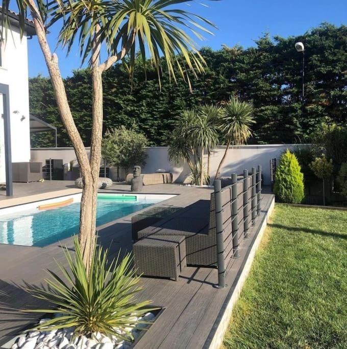 Maison De Vacances Contemporaine Avec Piscine Villa เวอแด็น ภายนอก รูปภาพ